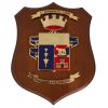 CREST IN METALLO SMALTATO BASE LEGNO 22,5X17,5CM 4 RGT CARRI
