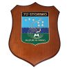CREST IN METALLO SMALTATO BASE LEGNO 22,5X17,5CM 72 STORMO