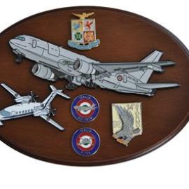 CREST IN METALLO SMALTATO A.M. AEREI P.180 - KC-767A