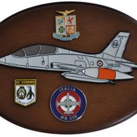 CREST IN METALLO SMALTATO A.M. AEREI MB.339A - MB.339