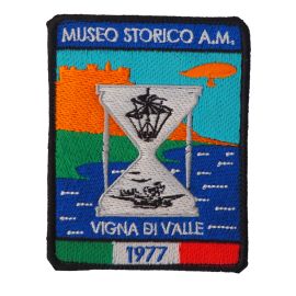 PATCH RICAMATA CON VELCRO 70X90MM MUSEO STORICO AM VIGNA DI VALLE