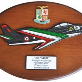CREST IN METALLO SMALTATO A.M. F-86E SABRE LANCERI NERI