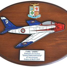CREST IN METALLO SMALTATO A.M. F-86E SABRE CAVALLINO RAMPANTE