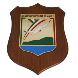 CREST IN METALLO SMALTATO BASE LEGNO 22,5X17,5CM AEROPORTO VIGNA VALLE