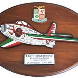 CREST IN METALLO SMALTATO A.M. F-84F THUNDERSTREAK DIAVOLI ROSSI