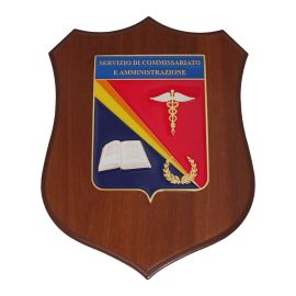 CREST IN METALLO SMALTATO BASE LEGNO 22,5X17,5CM SERV. COMMISSAR. AMM.